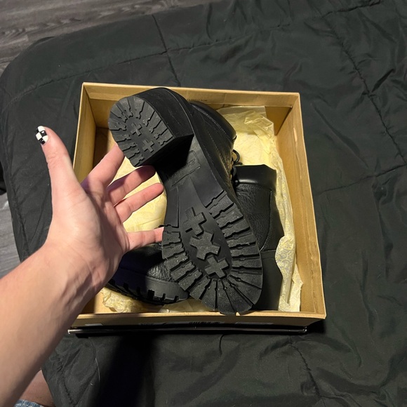 Boots - Picture 9 of 11